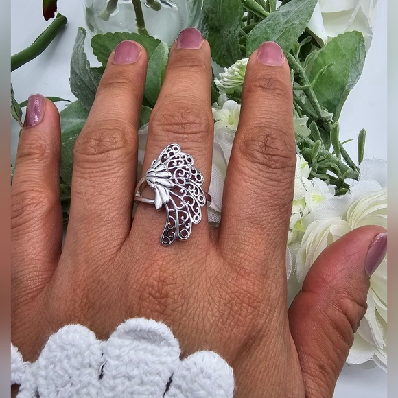 ♥️ Crowned Feathers Ring - Picture 2 of 6